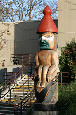 Bukwila, the Welcoming Figure, carved by master carver Art Thompson and dedicated to the Dididaht Whaling Chief of the same name.