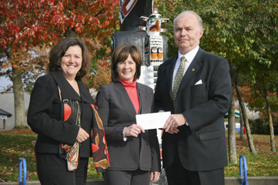 RBC Senior Account Manager Kathie Martin (l) and Vice President of Commercial Banking Tom Siemens (r) present Camosun President Kathryn Laurin with $25,000 for the creation of a new Indigenous Business Access program.