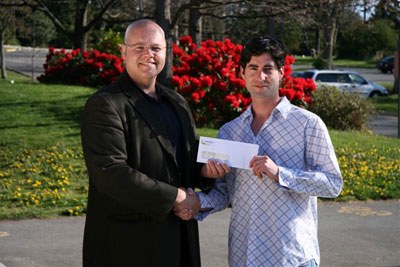 David Sovka, Associate Director, College & Community Relations presents $1,000 prize cheque to Dusty Silvester, winner of the 2009 Green Initiative Challenge.